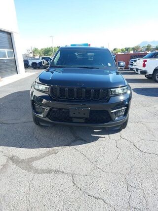 2023 Jeep Grand Cherokee Laredo X — photo 1 of 1