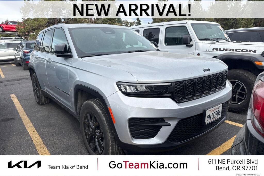 2025 Jeep Grand Cherokee Altitude — photo 1 of 4