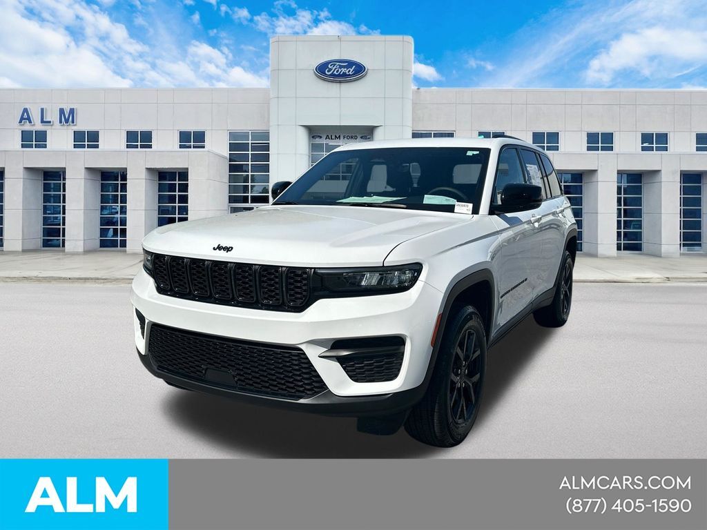 2025 Jeep Grand Cherokee Altitude — photo 1 of 13