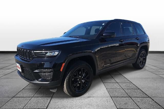 2025 Jeep Grand Cherokee Laredo — photo 1 of 13