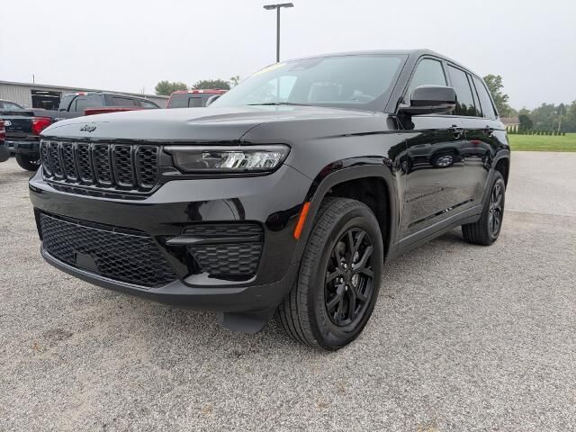 2025 Jeep Grand Cherokee Laredo