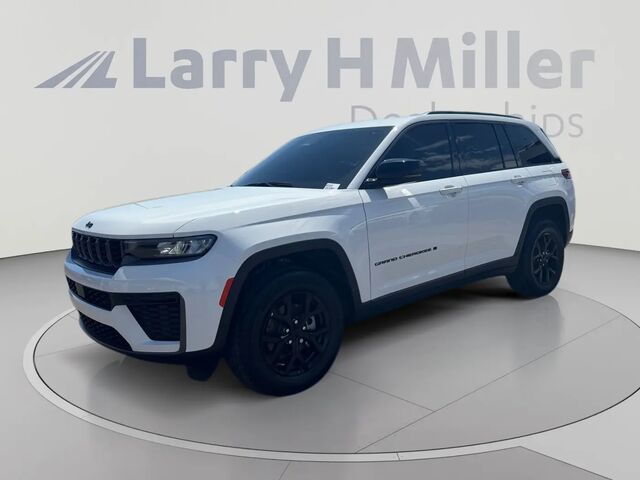 2026 Jeep Grand Cherokee Laredo Altitude