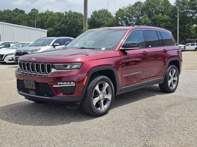 2023 Jeep Grand Cherokee Limited — photo 1 of 13