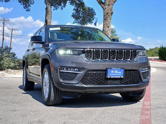 2022 Jeep Grand Cherokee Limited — photo 1 of 13