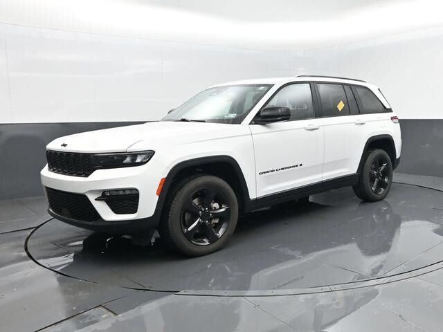 2023 Jeep Grand Cherokee Limited — photo 1 of 26