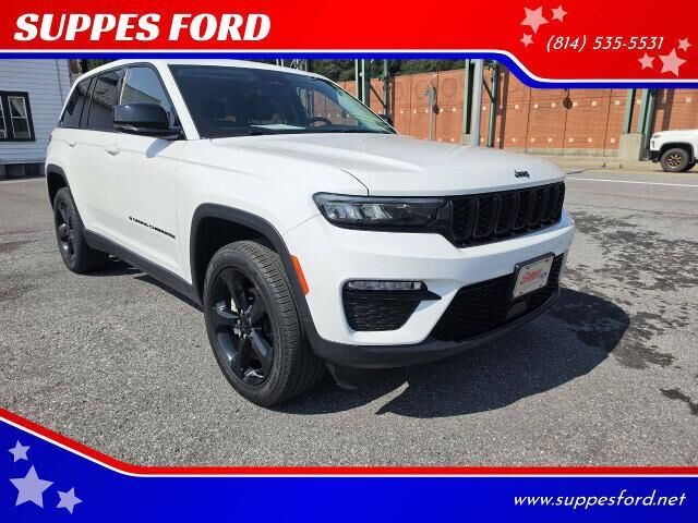 2023 Jeep Grand Cherokee Limited — photo 1 of 26