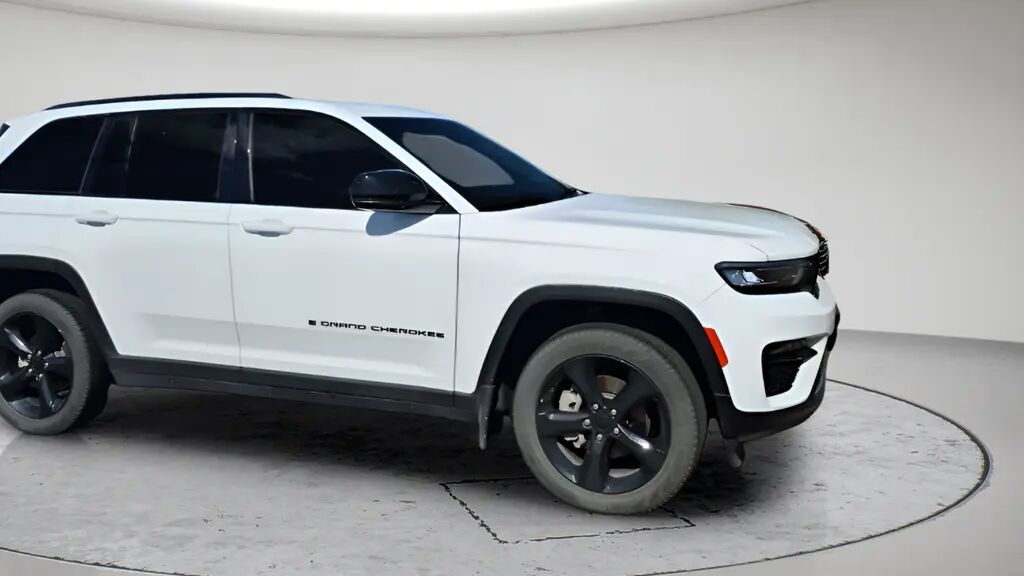 2025 Jeep Grand Cherokee Limited — photo 1 of 52