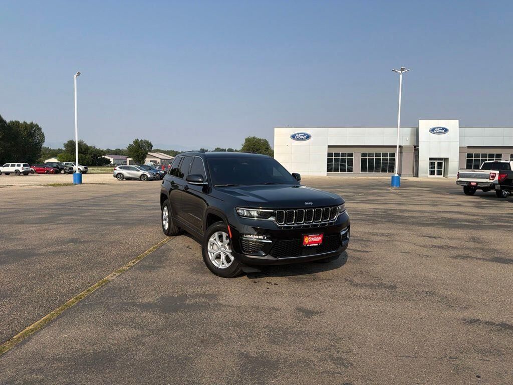 2023 Jeep Grand Cherokee Limited — photo 1 of 26