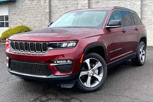 2023 Jeep Grand Cherokee Limited — photo 1 of 13