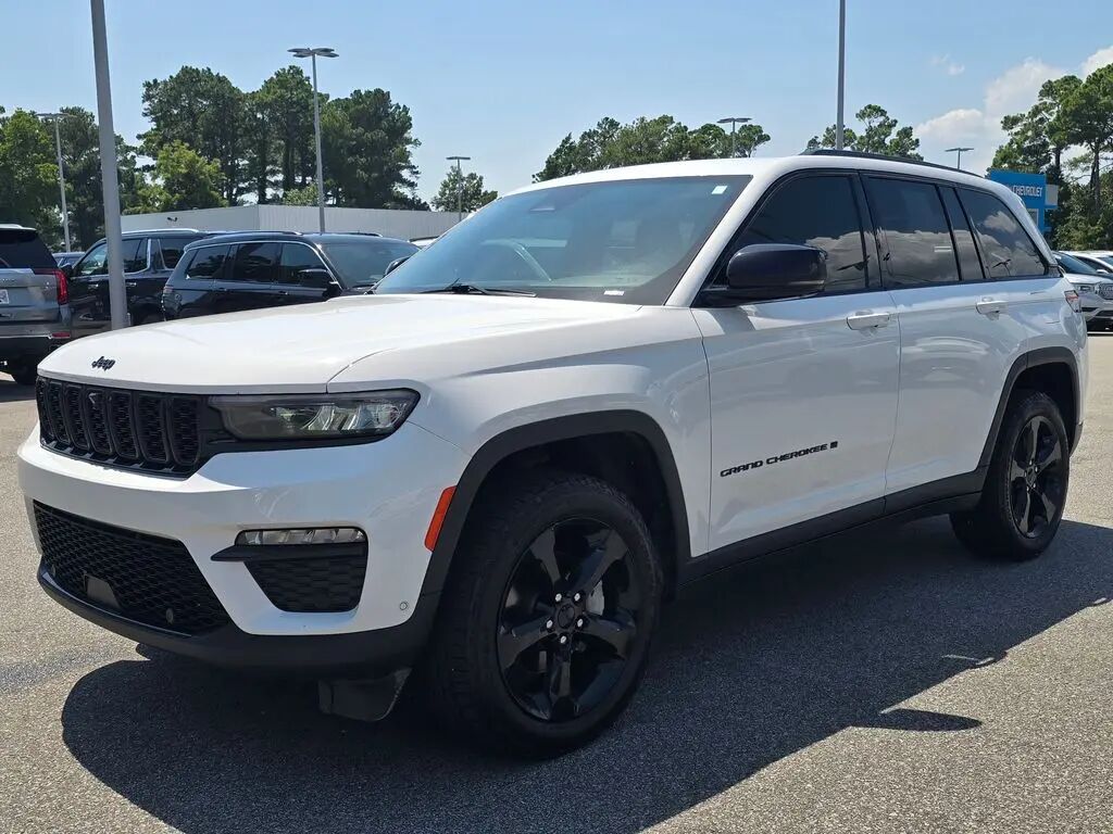 2023 Jeep Grand Cherokee Limited — photo 1 of 26