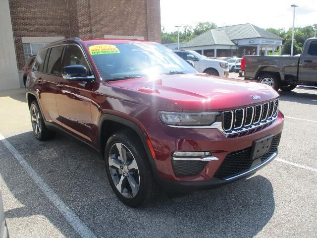 2023 Jeep Grand Cherokee Limited — photo 1 of 13