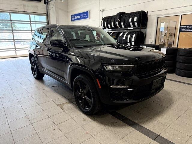 2023 Jeep Grand Cherokee Limited — photo 1 of 13