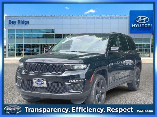 2023 Jeep Grand Cherokee Limited — photo 1 of 13