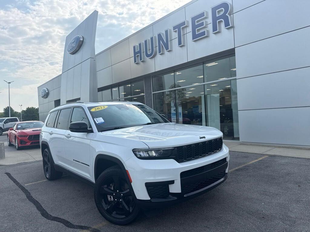 2023 Jeep Grand Cherokee Limited — photo 1 of 3