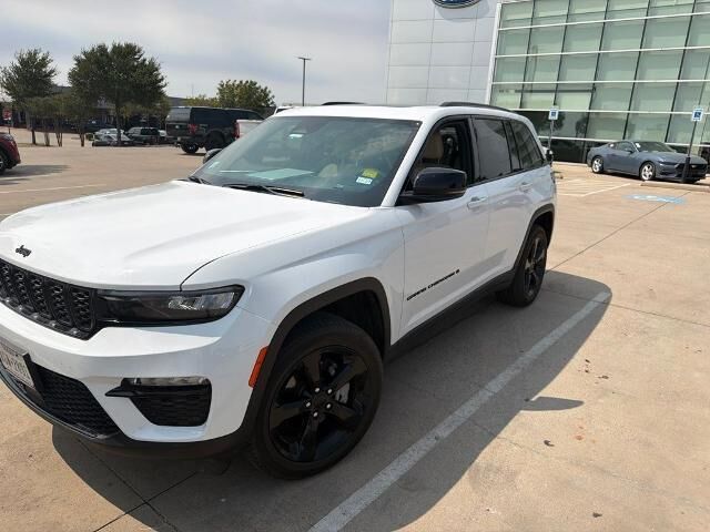 2025 Jeep Grand Cherokee Limited — photo 1 of 9