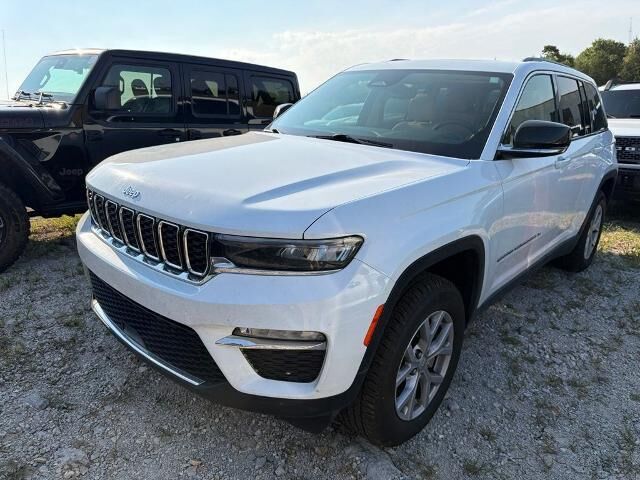 2022 Jeep Grand Cherokee Limited — photo 1 of 26