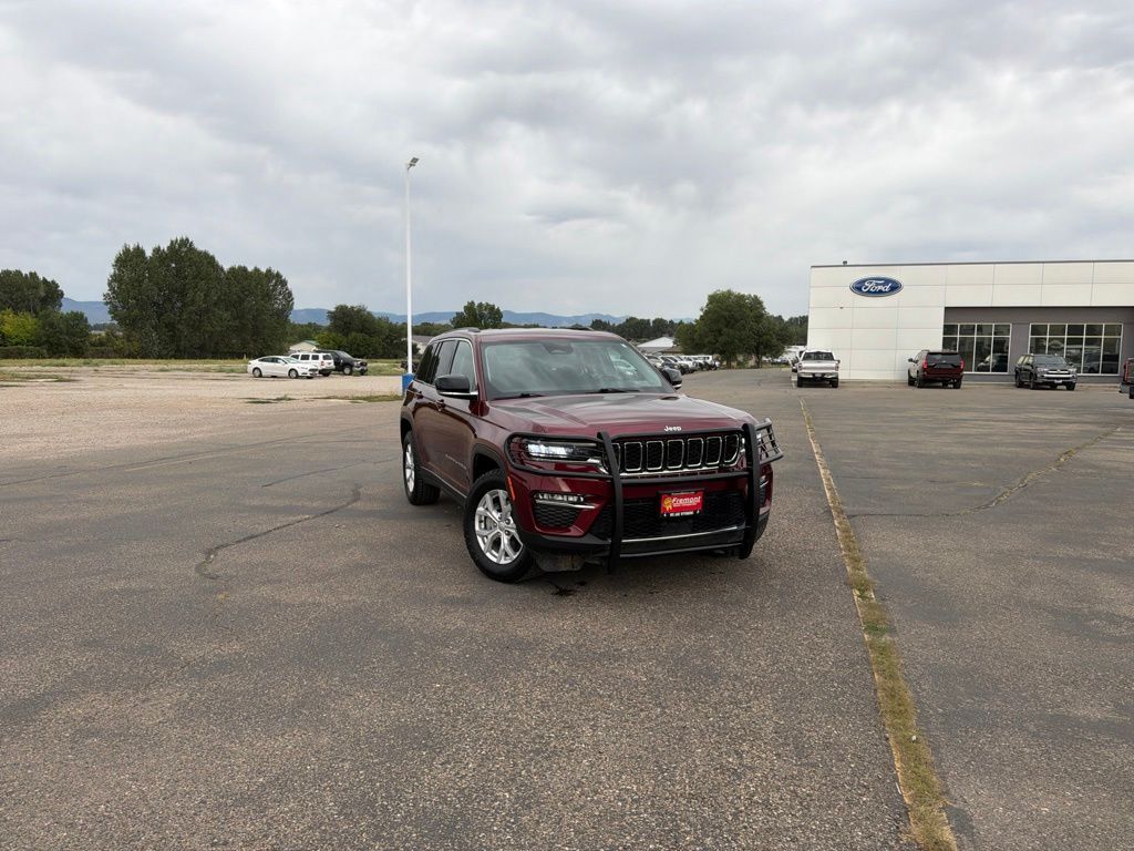 2023 Jeep Grand Cherokee Limited — photo 1 of 13