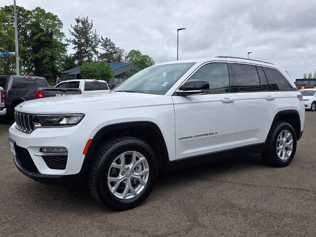 2023 Jeep Grand Cherokee Limited — photo 1 of 13