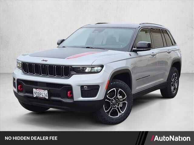 2022 Jeep Grand Cherokee Trailhawk — photo 1 of 13