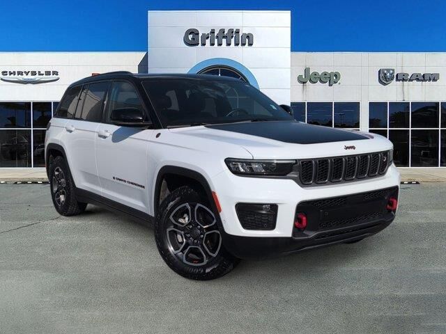 2022 Jeep Grand Cherokee Trailhawk — photo 1 of 26