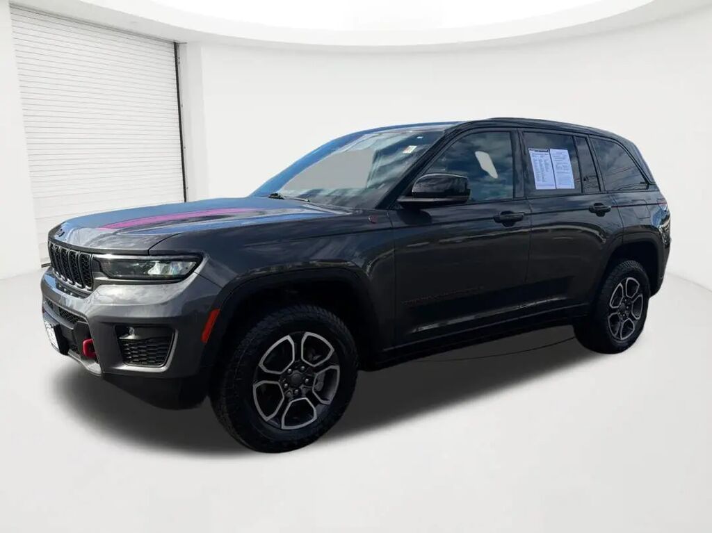2022 Jeep Grand Cherokee Trailhawk — photo 1 of 13