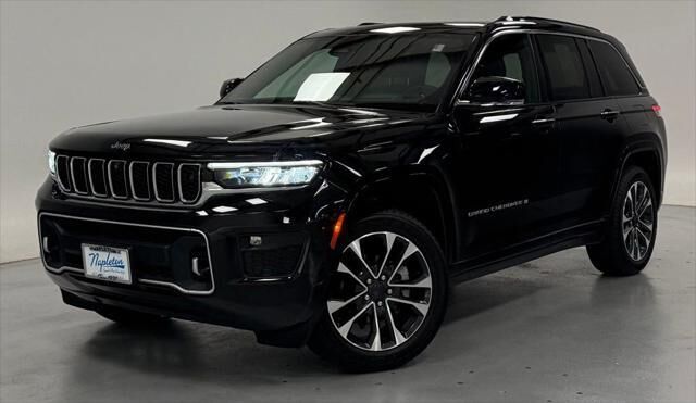2022 Jeep Grand Cherokee Overland — photo 1 of 11