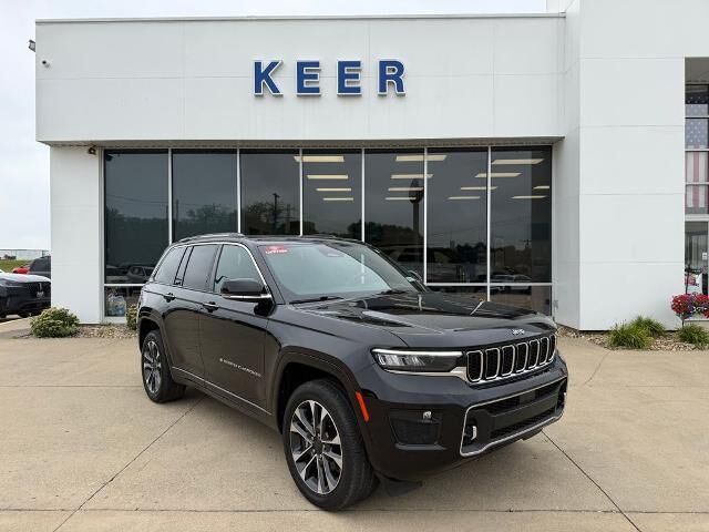 2023 Jeep Grand Cherokee Overland — photo 1 of 13