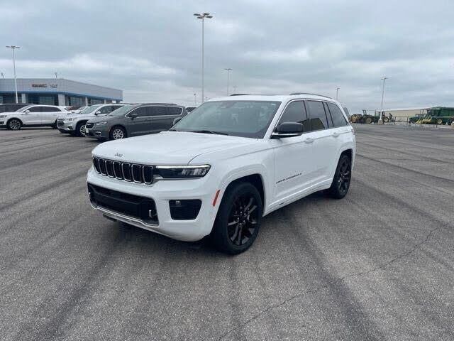 2023 Jeep Grand Cherokee Overland — photo 1 of 6