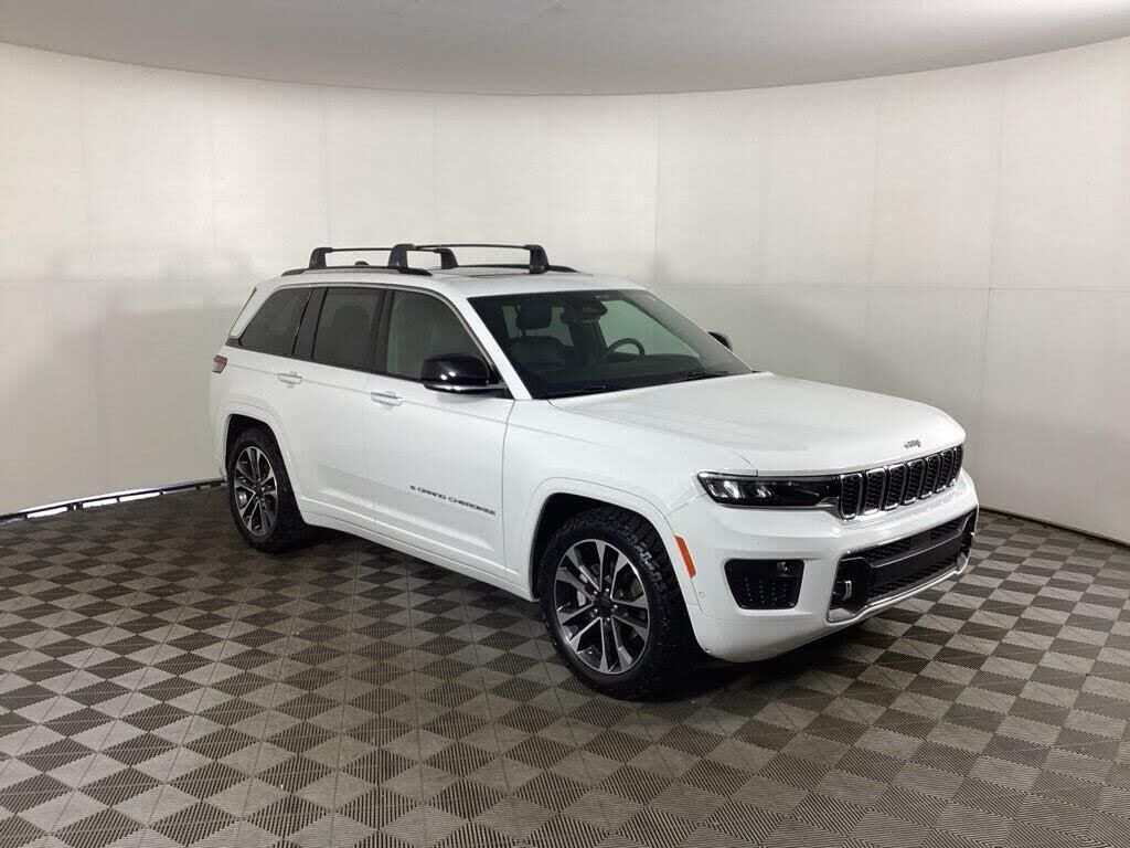 2023 Jeep Grand Cherokee Overland — photo 1 of 28