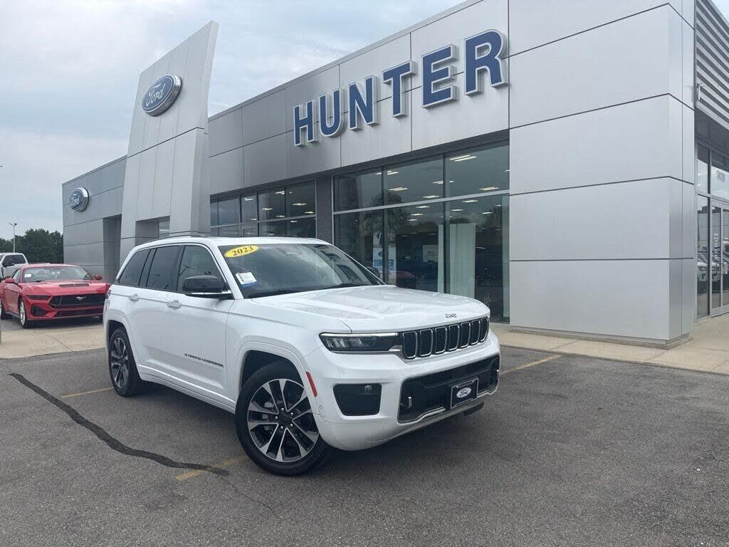 2023 Jeep Grand Cherokee Overland — photo 1 of 1