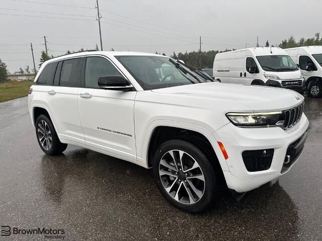 2023 Jeep Grand Cherokee Overland — photo 1 of 13