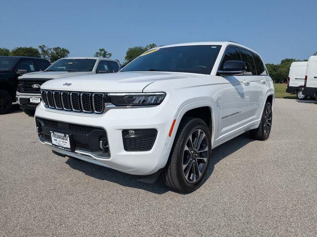 2025 Jeep Grand Cherokee Overland — photo 1 of 13