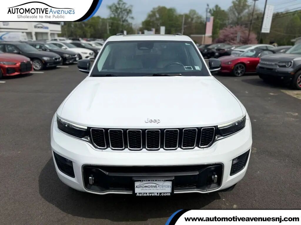 2022 Jeep Grand Cherokee Overland — photo 1 of 26