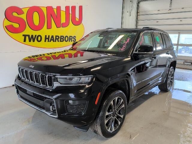 2022 Jeep Grand Cherokee Overland — photo 1 of 12