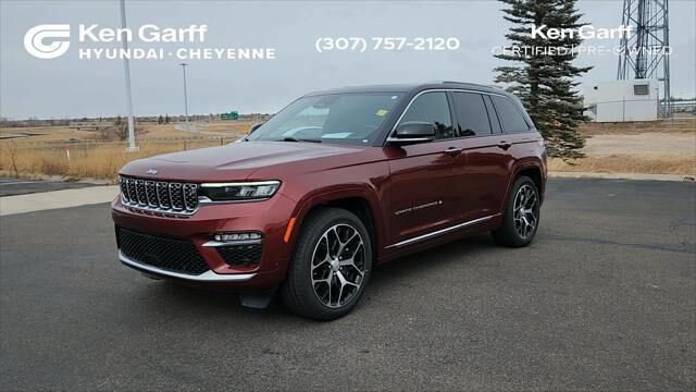 2022 Jeep Grand Cherokee Summit — photo 1 of 13