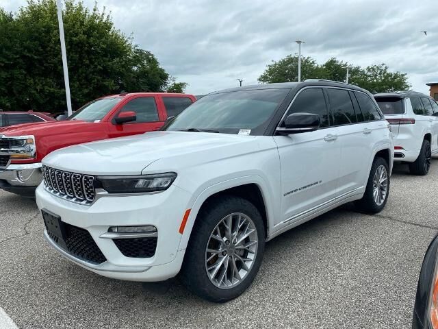 2022 Jeep Grand Cherokee Summit — photo 1 of 23