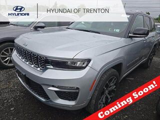 2023 Jeep Grand Cherokee Summit — photo 1 of 4