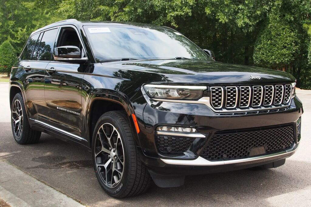 2023 Jeep Grand Cherokee Summit — photo 1 of 13