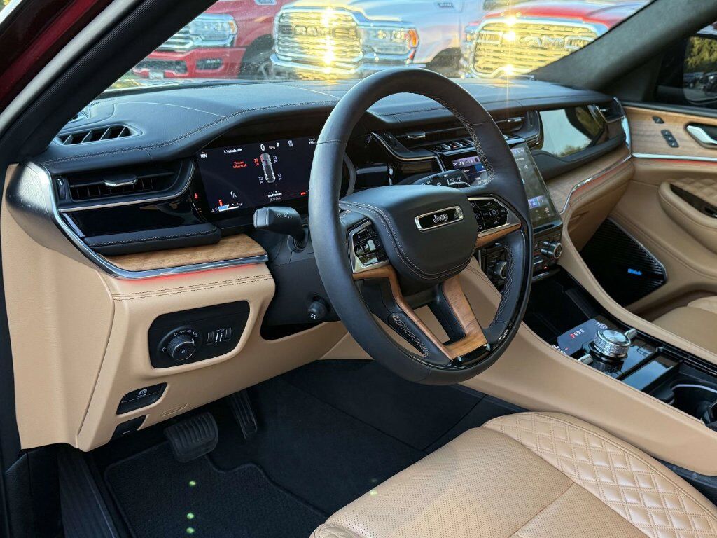 2024 Jeep Grand Cherokee Summit Reserve — photo 1 of 12