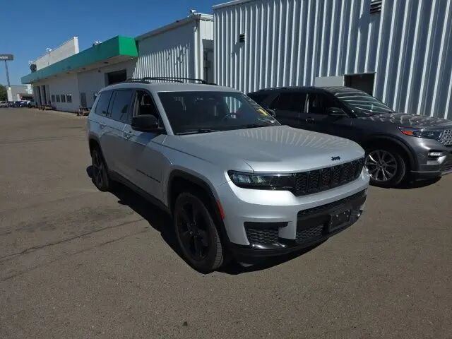 2021 Jeep Grand Cherokee L Laredo — photo 1 of 31