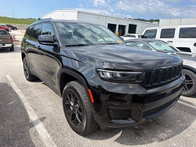 2025 Jeep Grand Cherokee L Laredo — photo 1 of 13