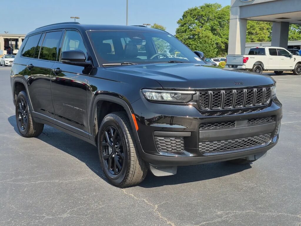 2025 Jeep Grand Cherokee L Laredo — photo 1 of 14