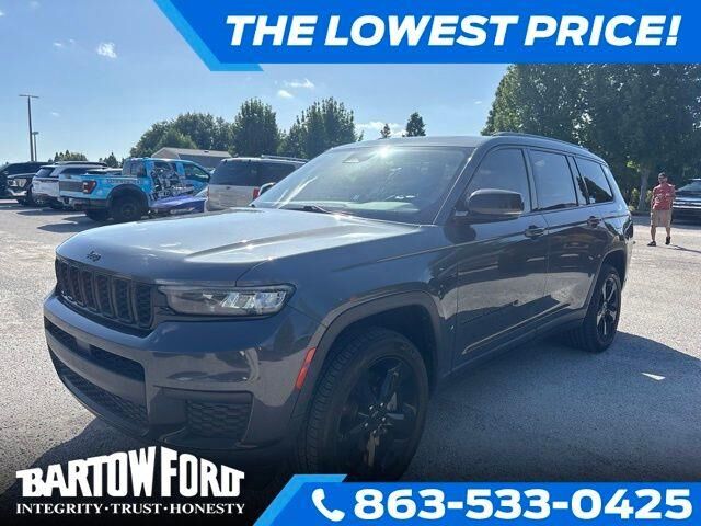 2023 Jeep Grand Cherokee L Laredo — photo 1 of 12