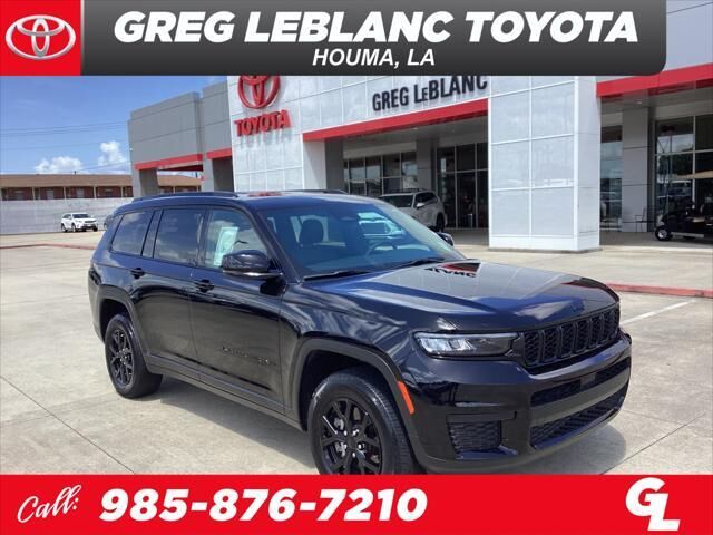 2025 Jeep Grand Cherokee L Altitude — photo 1 of 13