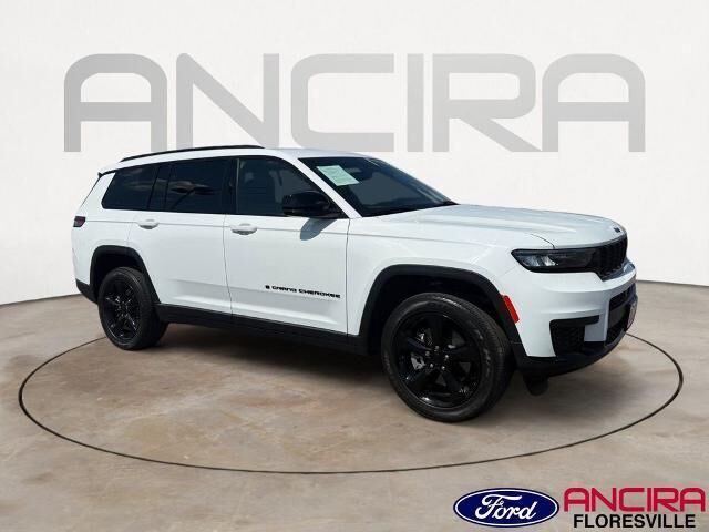 2023 Jeep Grand Cherokee L Laredo — photo 1 of 26