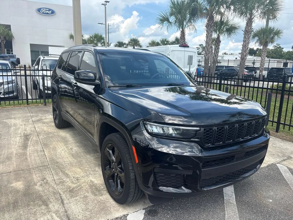 2024 Jeep Grand Cherokee L Laredo — photo 1 of 40