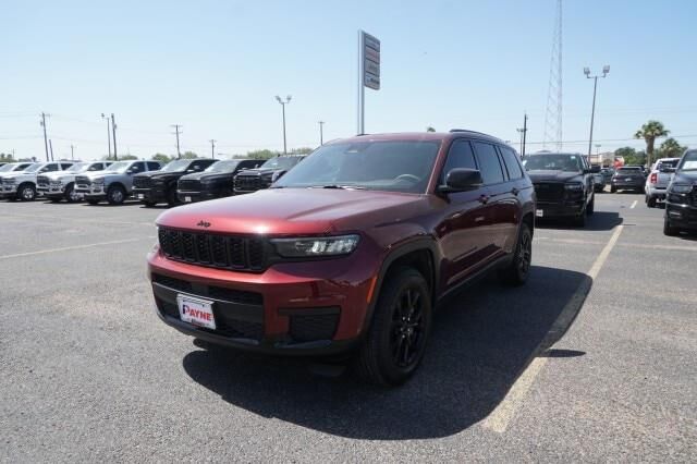 2025 Jeep Grand Cherokee L Laredo — photo 1 of 13