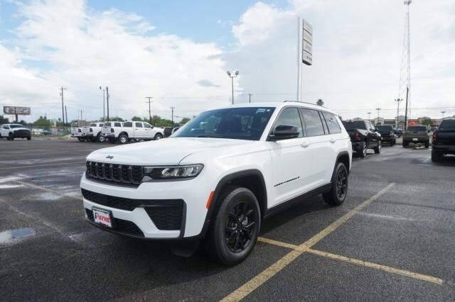 2026 Jeep Grand Cherokee L Laredo Altitude