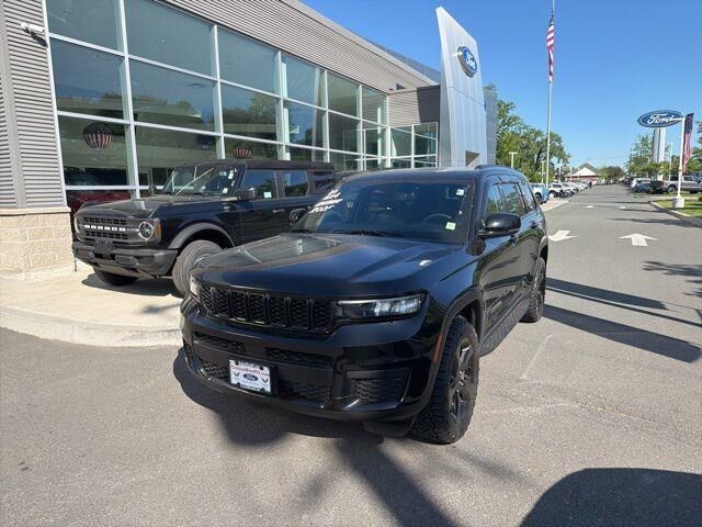 2023 Jeep Grand Cherokee L Laredo — photo 1 of 26