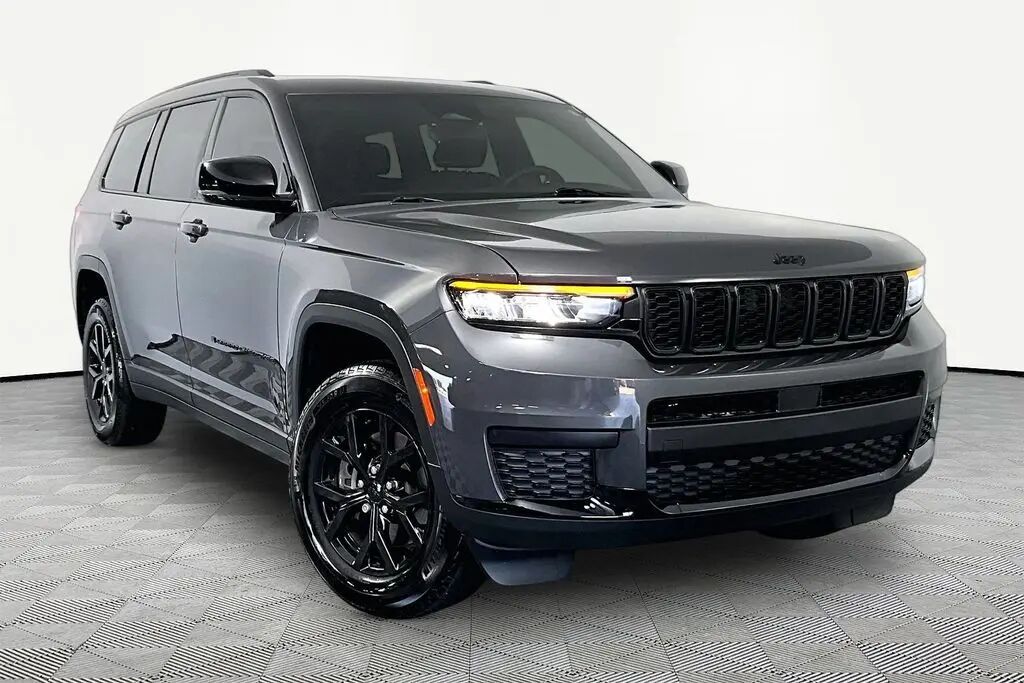 2025 Jeep Grand Cherokee L Altitude X — photo 1 of 13
